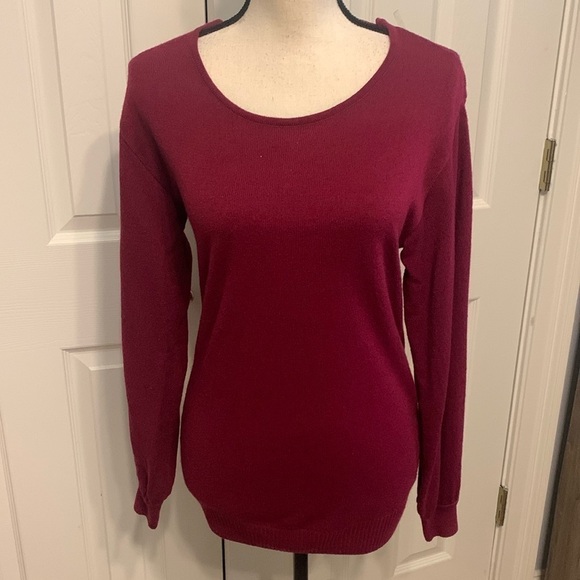New York & Company Sweater - Picture 1 of 9